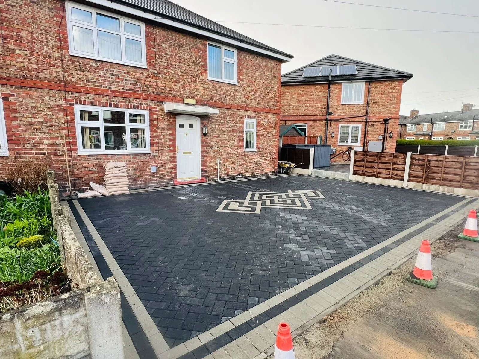 Block paving driveway feature pattern